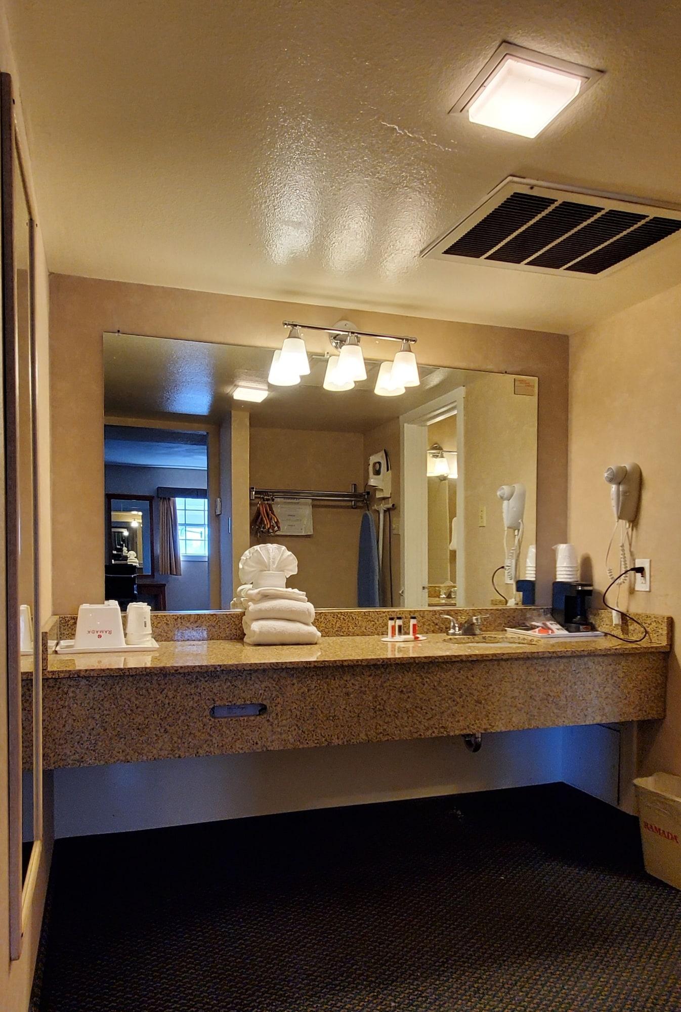 รามาดา บาย วินด์แฮม แฟล็กสตาฟ อีสต์ Hotel แฟลกสตาฟ ภายนอก รูปภาพ